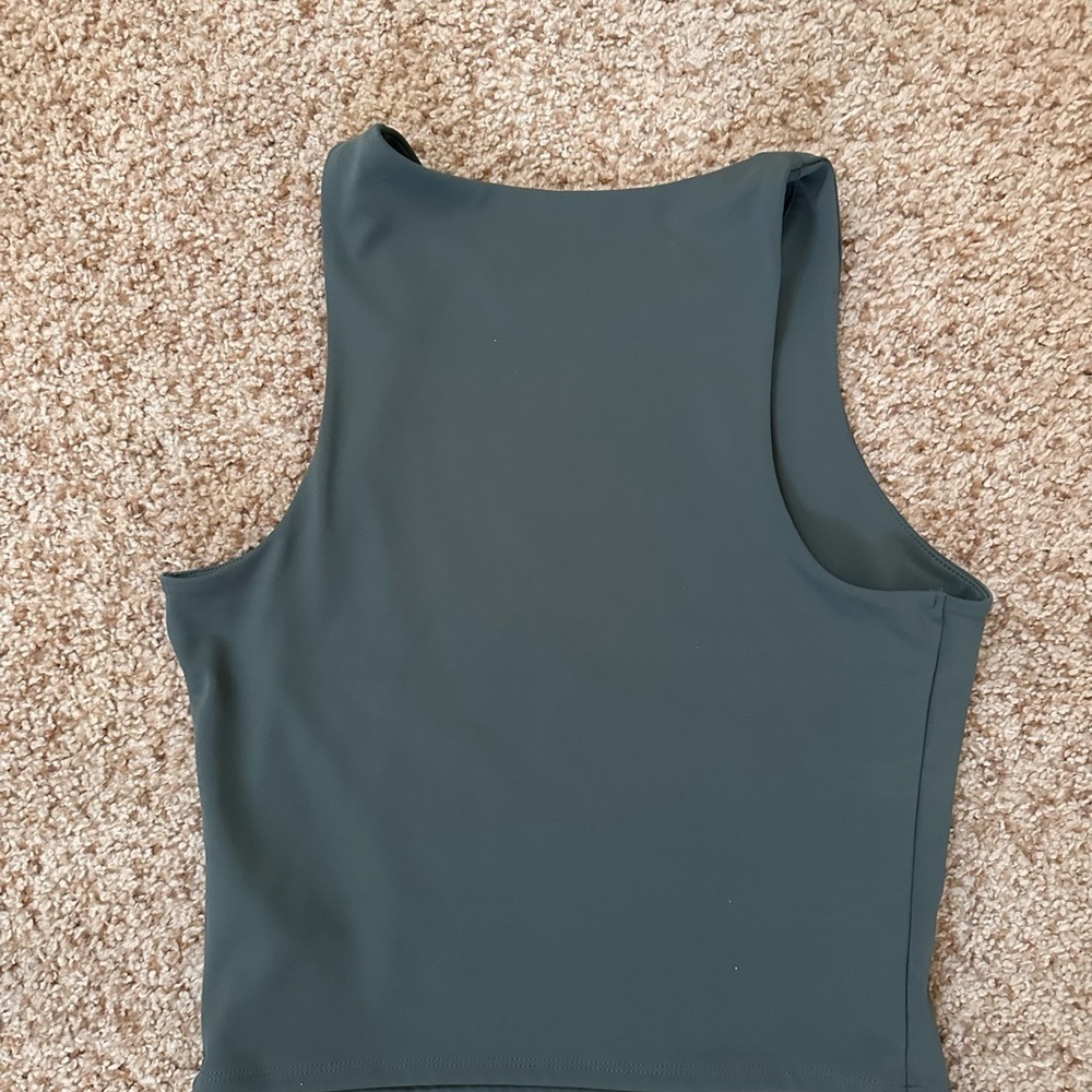 Express Tank Top - Picture 2 of 3